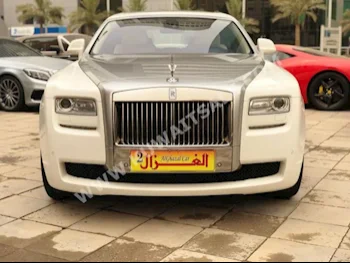 رولز - رويس  غوست  2013  60,000  سيدان  اتوماتك  12  جلد  دفع خلفي  أبيض  بنزين
