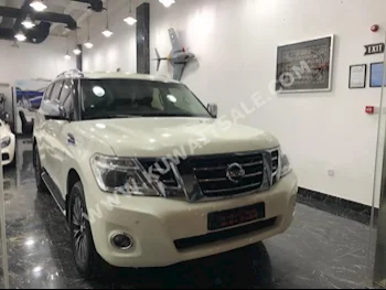 نيسان  بلاتنيوم  باترول  2016  43,000  اس يو في  اتوماتك  8  جلد  دفع رباعي  أبيض  بنزين