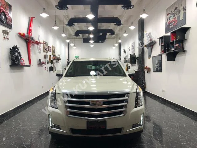 Cadillac Platinum Escalade 2015 95,000 SUV Automatic 8 Leather 4WD White Gasoline
