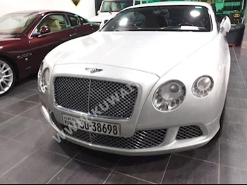 بنتلي  جي تي سبيد  2013  54,000  سيدان  اتوماتك  12  جلد  دفع خلفي  أحمر غامق  بنزين
