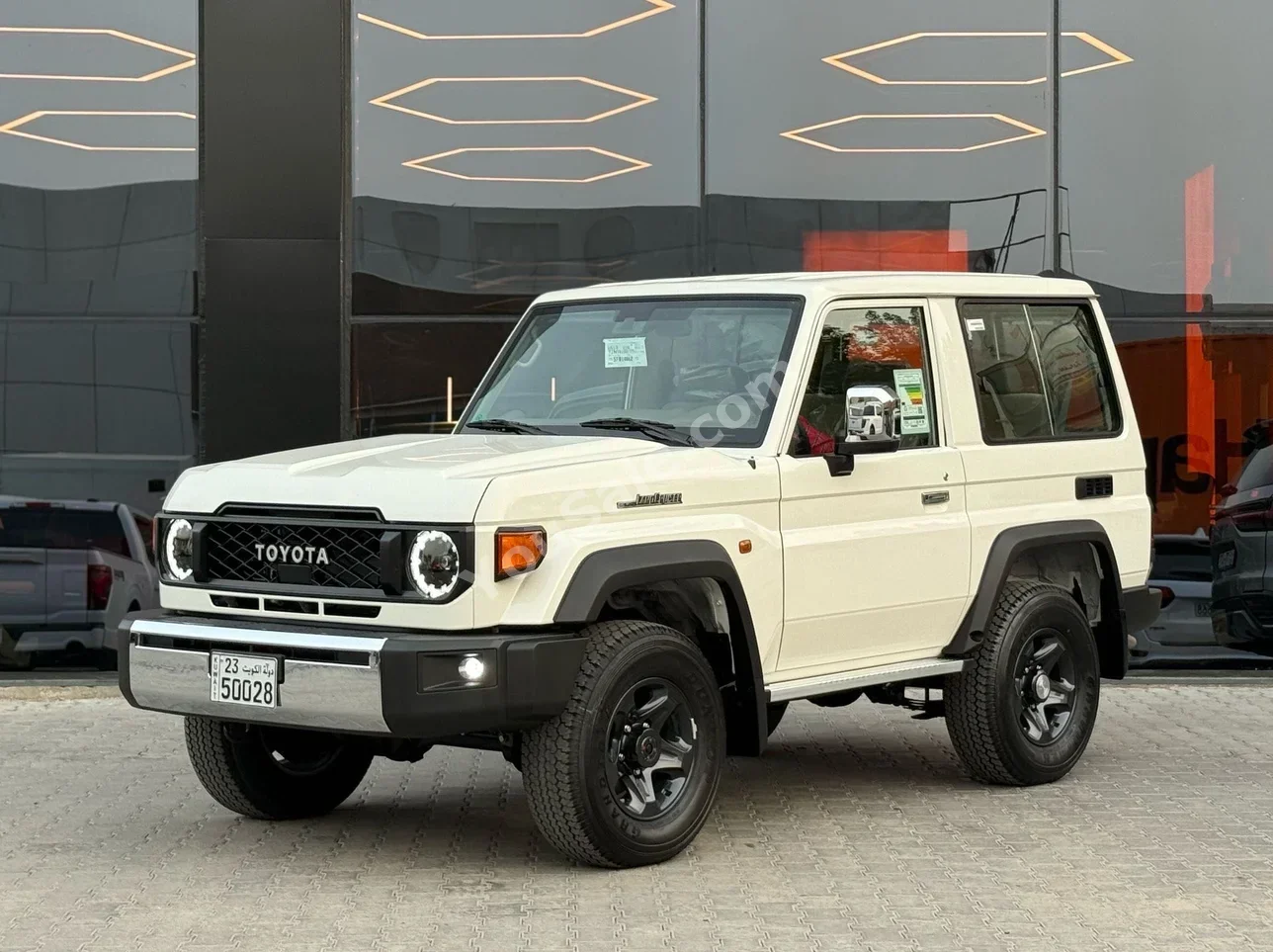 Toyota  Land Cruiser  LX  2025  Automatic  0 Km  6 Cylinder  RWD  SUV  Pearl  With Warranty