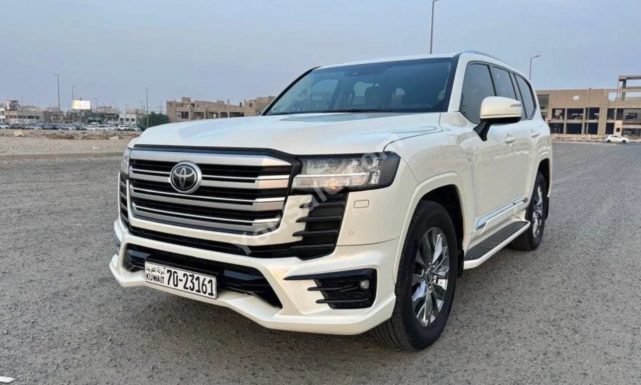 Toyota  Land Cruiser  GXR  2023  Automatic  73,000 Km  6 Cylinder  4WD  SUV  White  With Warranty