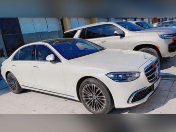 مرسيدس - بنز  500 أس  6 سلندر  سيدان  أبيض  2022