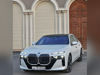 بي ام دبليو  730Li  8 سلندر  سيدان  أبيض  2025