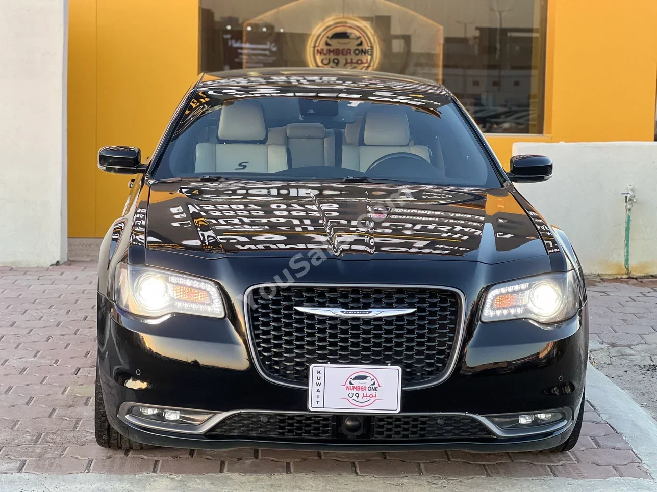 كرايسلر  300C  2021  اتوماتيك  49 كم  6 سلندر  دفع خلفي  سيدان  أسود  تحت الضمان