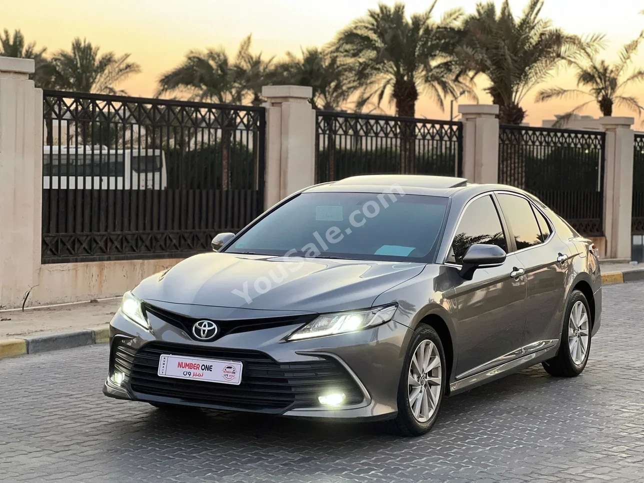 تويوتا  كامري  جي ال اي  2024  اتوماتيك  80,000 كم  4 سلندر  دفع خلفي  سيدان  رمادي  تحت الضمان