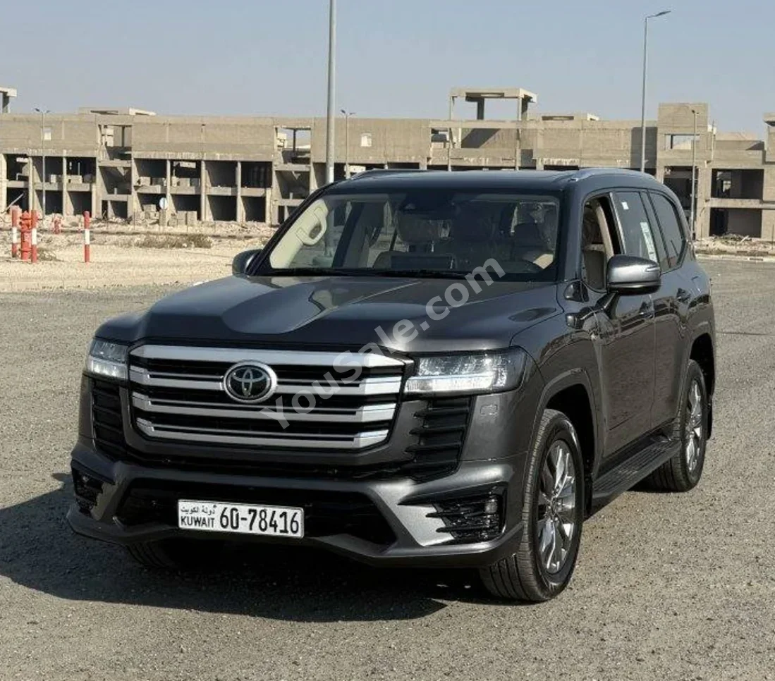 Toyota  Land Cruiser  GXR  2022  Automatic  149,000 Km  6 Cylinder  4WD  SUV  Gray