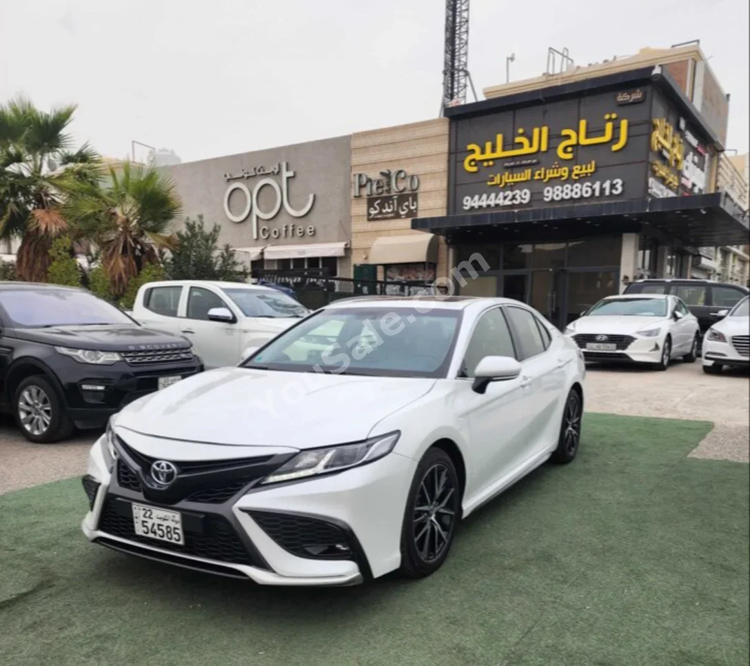 Toyota  Camry  SE  2023  Automatic  41,000 Km  4 Cylinder  RWD  Sedan  Pearl