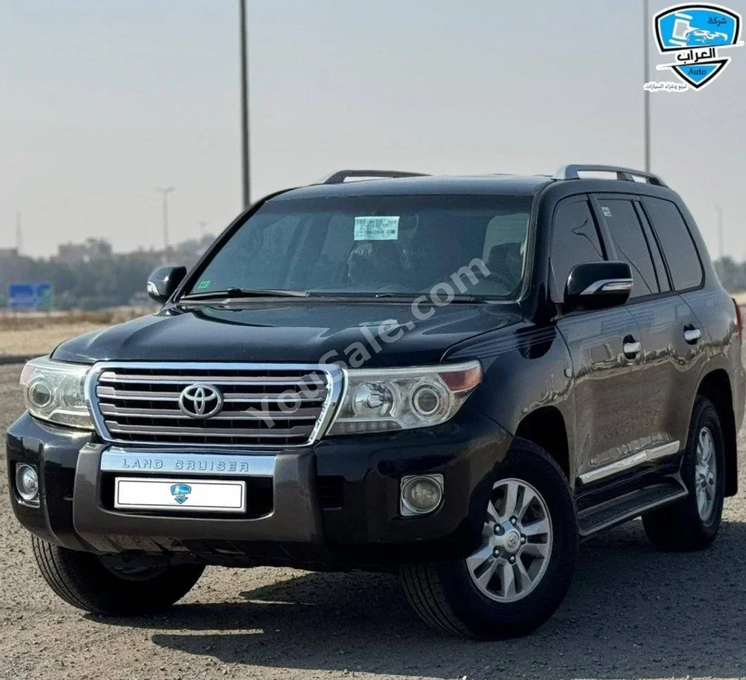Toyota  Land Cruiser  GXR  2010  Automatic  487,000 Km  6 Cylinder  4WD  Sedan  Black
