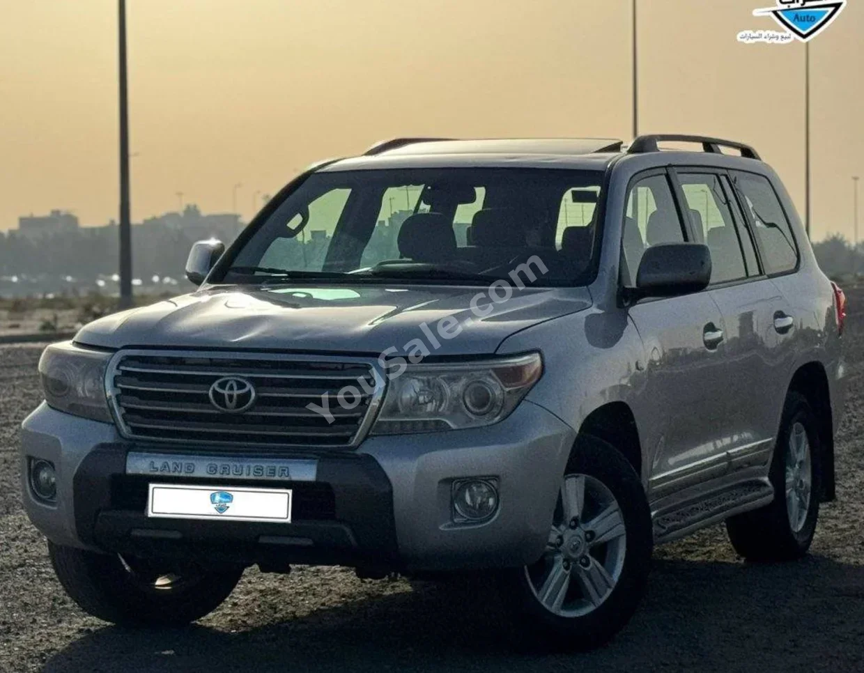 Toyota  Land Cruiser  GXR  2010  Automatic  571,000 Km  8 Cylinder  4WD  SUV  Silver
