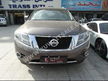 نيسان  اس في  باثفايندر  2015  0  اس يو في  اتوماتك  6  جلد  دفع رباعي  رمادي  بنزين
