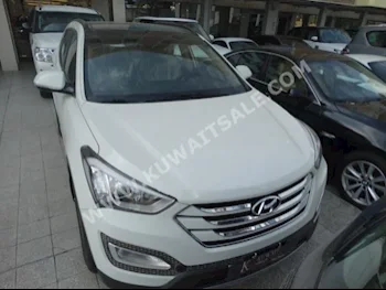 هيونداي  سانتا في  2015  0  اس يو في  اتوماتك  4  مخمل  دفع رباعي  أبيض  بنزين