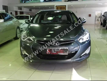 هيونداي  40  اي  2013  44,000  فان \ باص  اتوماتك  4  مخمل  دفع أمامي  رمادي  بنزين