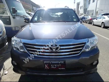 Toyota  SR5  Fortuner  2013  63,000  SUV  Automatic  4  Cloth  4WD  Gray  Gasoline