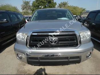تويوتا  تندرا  2011  72,000  بيكب  اتوماتك  8  مخمل  دفع خلفي  رمادي  بنزين
