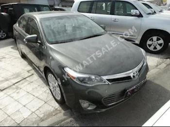 تويوتا  أفالون  2014  70,000  سيدان  اتوماتك  6  جلد  دفع أمامي  رمادي  بنزين