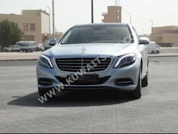 مرسيدس - بنز  400  اس - كلاس  2015  14,000  سيدان  اتوماتك  8  جلد  دفع خلفي  سمائي  بنزين