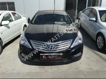هيونداي  ازيرا  2014  77,000  سيدان  اتوماتك  6  جلد  دفع أمامي  أسود  بنزين