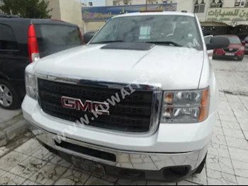 GMC  Sierra  2014  82,000  Pick Up  Automatic  8  Cloth  4WD  White  Gasoline