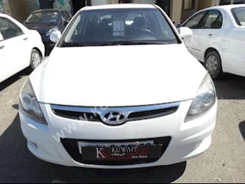 Hyundai  30  I  2011  90,000  Hatchback  Automatic  4  Cloth  FWD  White  Gasoline