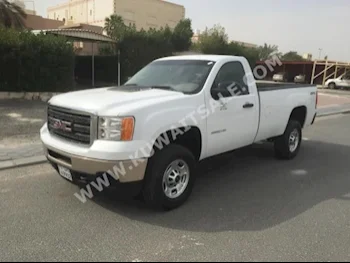 جي ام سي  2500 HD  سييرا  2011  154,000  بيكب  اتوماتك  8  مخمل  دفع رباعي  أبيض  بنزين