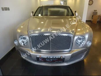 بنتلي  مولسان  2011  37,000  سيدان  اتوماتك  8  جلد  دفع خلفي  ذهبي  بنزين