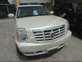 كاديلاك  اسكيليد  2007  200,000  اس يو في  اتوماتك  8  جلد  دفع رباعي  أوف وايت  بنزين