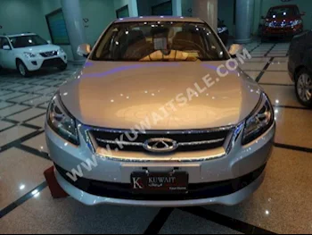 شيري  7  آريزو  2016  0  سيدان  اتوماتك  4  جلد  دفع أمامي  فضي  بنزين