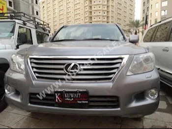 لكزس  570  ال اكس  2009  82,000  اس يو في  اتوماتك  8  جلد  دفع رباعي  رمادي  بنزين