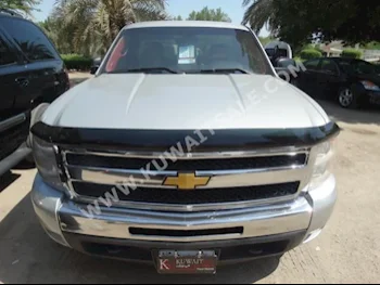 شفروليه  ال تي  سلفرادو  2011  115,000  بيكب  اتوماتك  8  جلد  دفع رباعي  فضي  بنزين