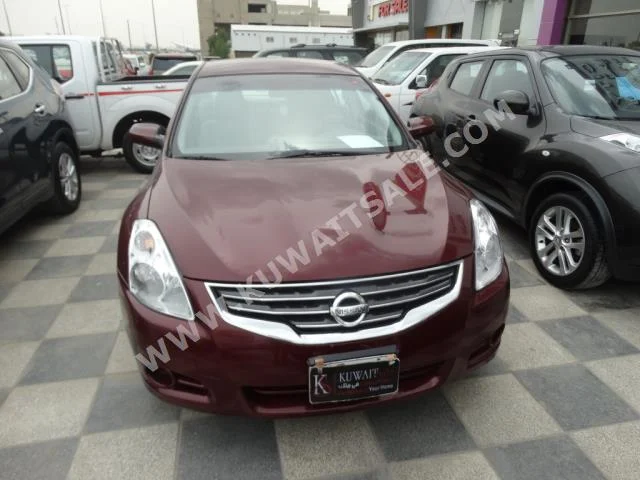 نيسان  2.5  ألتيما  2011  159,000  سيدان  اتوماتك  4  مخمل  دفع أمامي  عنابي  بنزين