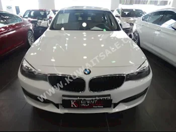 بي ام دبليو  320i  الفئة - الثالثة  2015  9,910  سيدان  اتوماتك  4  جلد  دفع خلفي  أبيض  بنزين