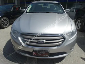 فورد  إس إي إل  تورس  2013  48,000  سيدان  اتوماتك  6  مخمل  دفع أمامي  فضي  بنزين