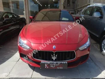 مزاراتي  جيبلي  2015  15,000  سيدان  اتوماتك  8  جلد  دفع خلفي  أحمر  بنزين