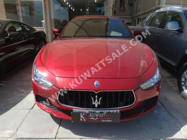 مزاراتي  جيبلي  2015  15,000  سيدان  اتوماتك  8  جلد  دفع خلفي  أحمر  بنزين