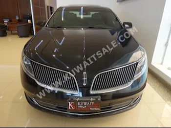 لنكولن  ام كيه اس  2013  29,000  سيدان  اتوماتك  6  جلد  دفع أمامي  أسود  بنزين