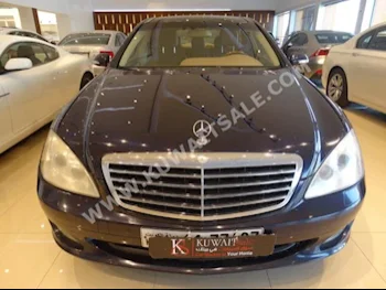 مرسيدس - بنز  550  اس - كلاس  2009  127,000  سيدان  اتوماتك  8  جلد  دفع خلفي  ازرق  بنزين