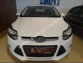 فورد  فوكس  2014  4,000  سيدان  اتوماتك  4  مخمل  دفع أمامي  أبيض  بنزين