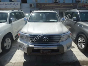 تويوتا  جي اكس ار  لاند كروزر  2014  60,000  اس يو في  اتوماتك  8  مخمل  دفع رباعي  أبيض  بنزين