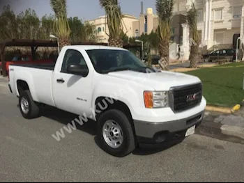 جي ام سي  2500 HD  سييرا  2011  152,000  بيكب  اتوماتك  8  مخمل  دفع رباعي  أبيض  بنزين