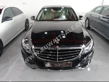 مرسيدس - بنز  200  سي - كلاس  2015  12,000  سيدان  اتوماتك  4  جلد  دفع خلفي  أسود  بنزين