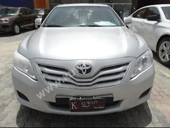 تويوتا  جي ال  كامري  2011  60,000  سيدان  اتوماتك  4  مخمل  دفع أمامي  فضي  بنزين