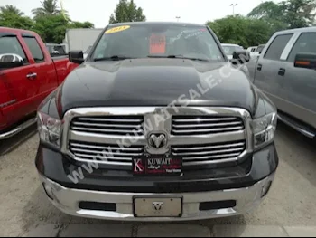 Dodge  Ram  2013  69,000  Pick Up  Automatic  8  Leather  4WD  Black  Gasoline