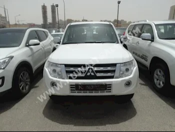 Mitsubishi  GLS  Pajero  2013  60,000  SUV  Automatic  6  Cloth  4WD  White  Gasoline
