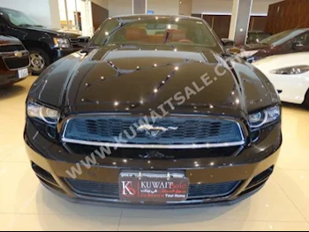 فورد  جي تي  موستانغ  2014  8,000  كوبيه \ سبورت  اتوماتك  8  جلد  دفع خلفي  أسود  بنزين