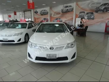 تويوتا  جي ال  كامري  2015  30,000  سيدان  اتوماتك  4  مخمل  دفع أمامي  أبيض  بنزين
