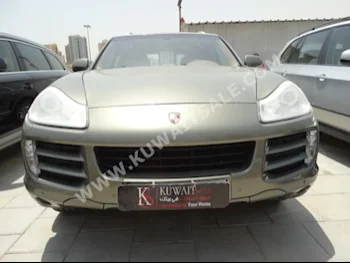 Porsche  Cayenne  2008  175,000  SUV  Automatic  6  Leather  4WD  Green  Gasoline
