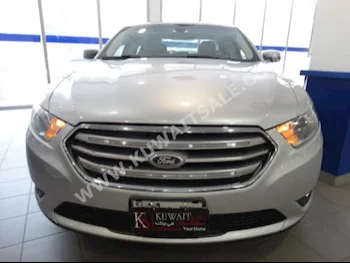 فورد  إس إي إل  تورس  2013  39,000  سيدان  اتوماتك  6  مخمل  دفع أمامي  فضي  بنزين