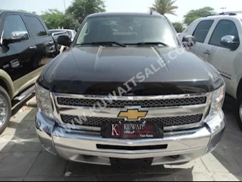 شفروليه  ال تي  سلفرادو  2012  85,000  بيكب  اتوماتك  8  جلد  دفع رباعي  أسود  بنزين