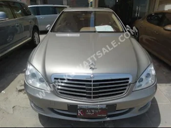 مرسيدس - بنز  500  اس - كلاس  2008  140,000  سيدان  اتوماتك  8  جلد  دفع خلفي  ذهبي  بنزين